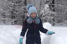 O fetiţă de 7 ani a sângerat până la moarte, după ce a fost sfâșiată de o haită de câini, în timp ce venea acasă de la lecția de muzică, în Rusia